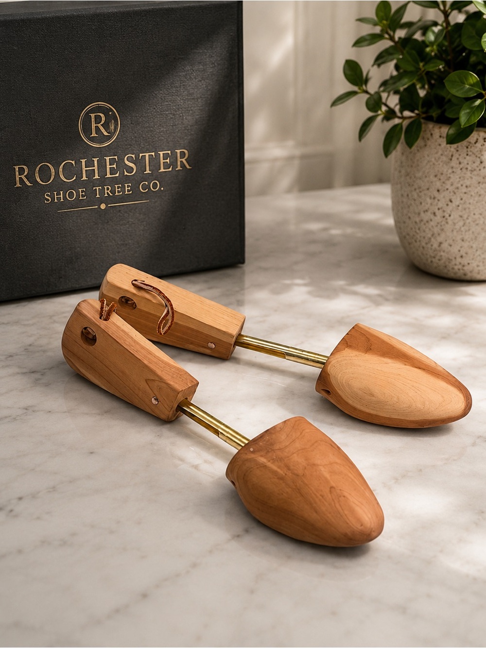 Rochester Shoe Tree Co Women’s Large Cedar Shoe Trees Adjustable Pair